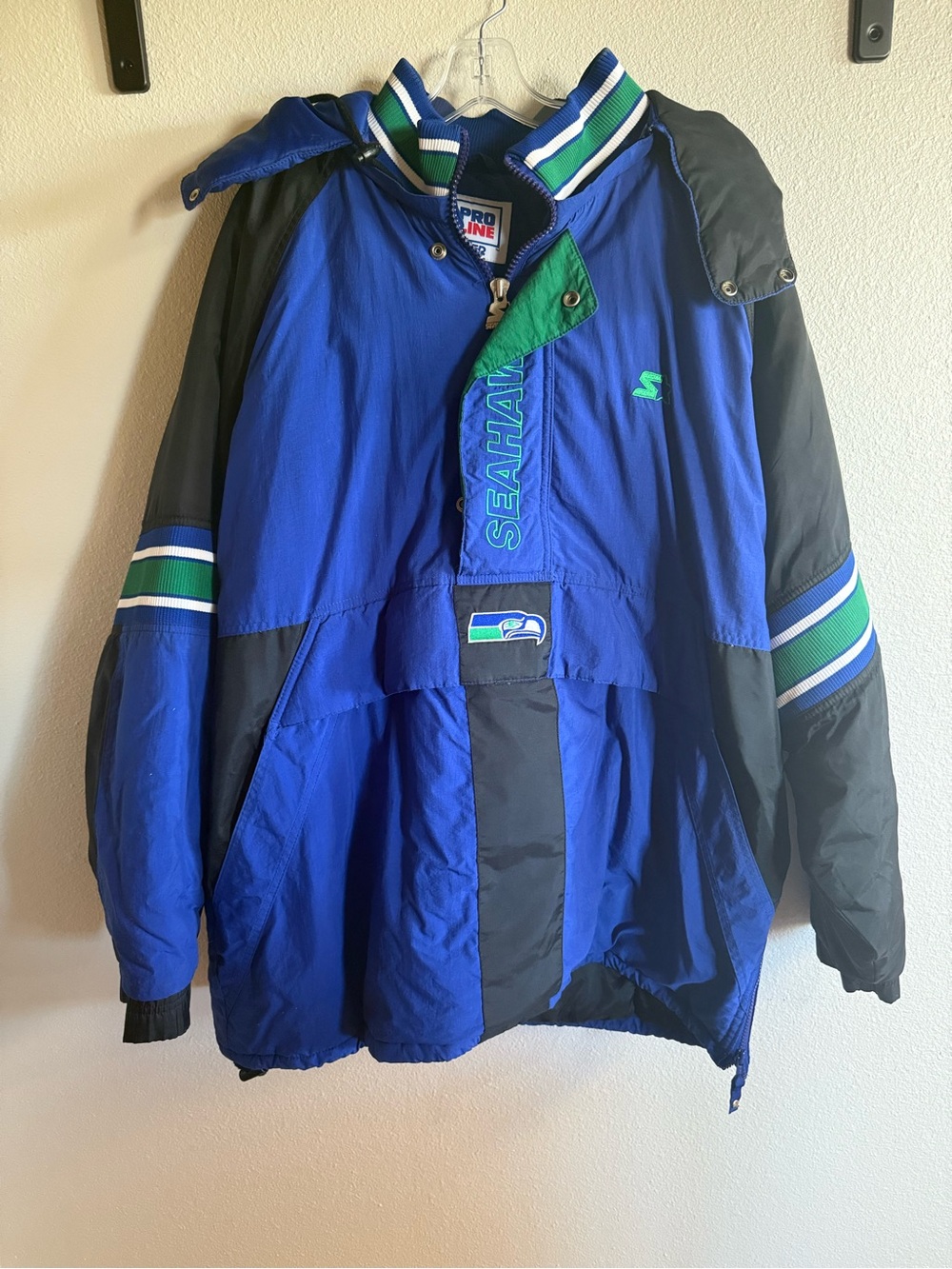 STARTER Seattle Seahawks NFL Pro Line Blue & Black Pullover Puffer Jacket
